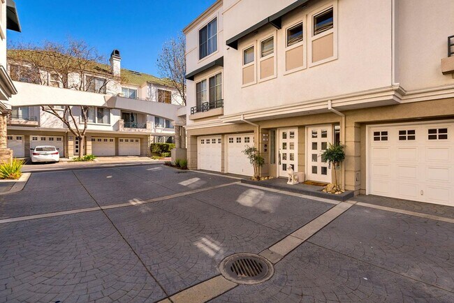 Foto del edificio - 450 Navaro Way