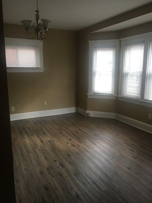 Building Photo - 540 Maple Ave