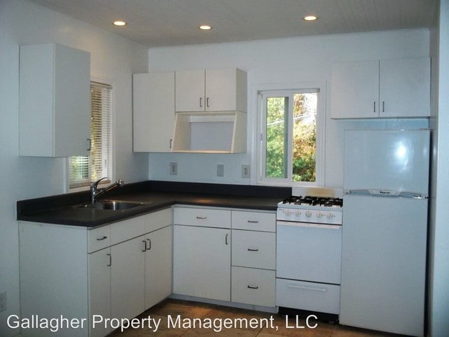 Building Photo - 824 Buena Vista Dr