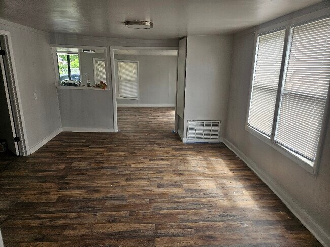 Foto del edificio - 518 E Jefferson Ave