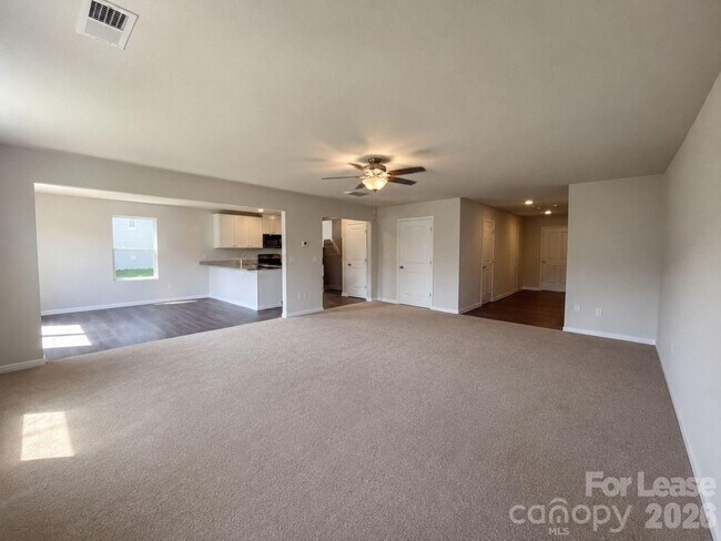 Foto del edificio - 8100 Derby Wood Ln