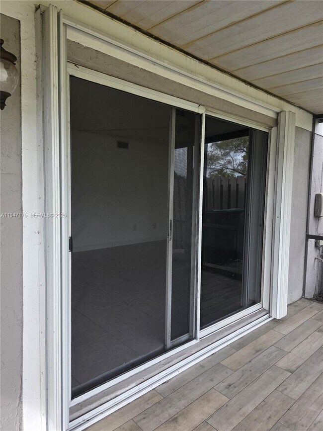 Foto del edificio - 4964 SW 121st Ave