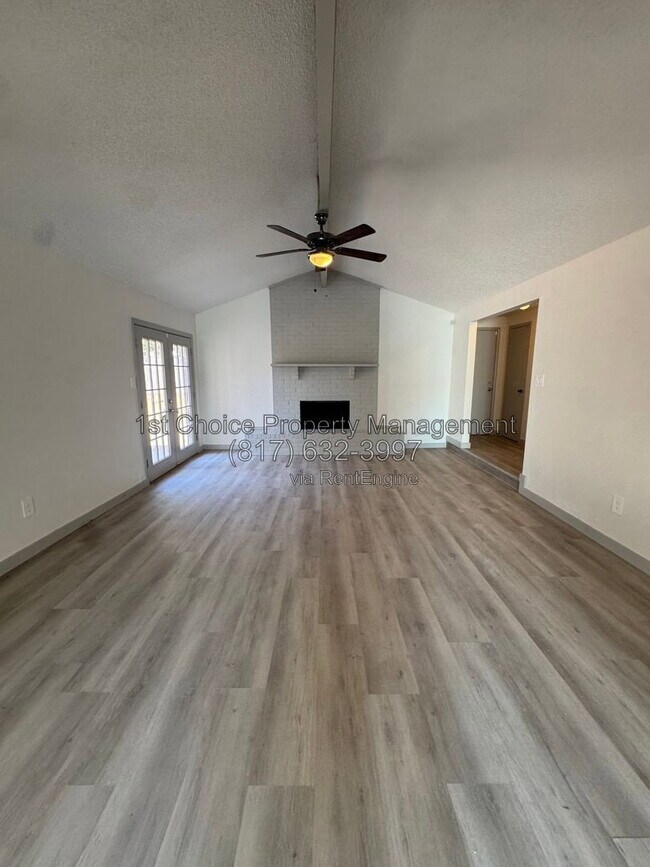 Foto del edificio - 4900 French Wood Dr