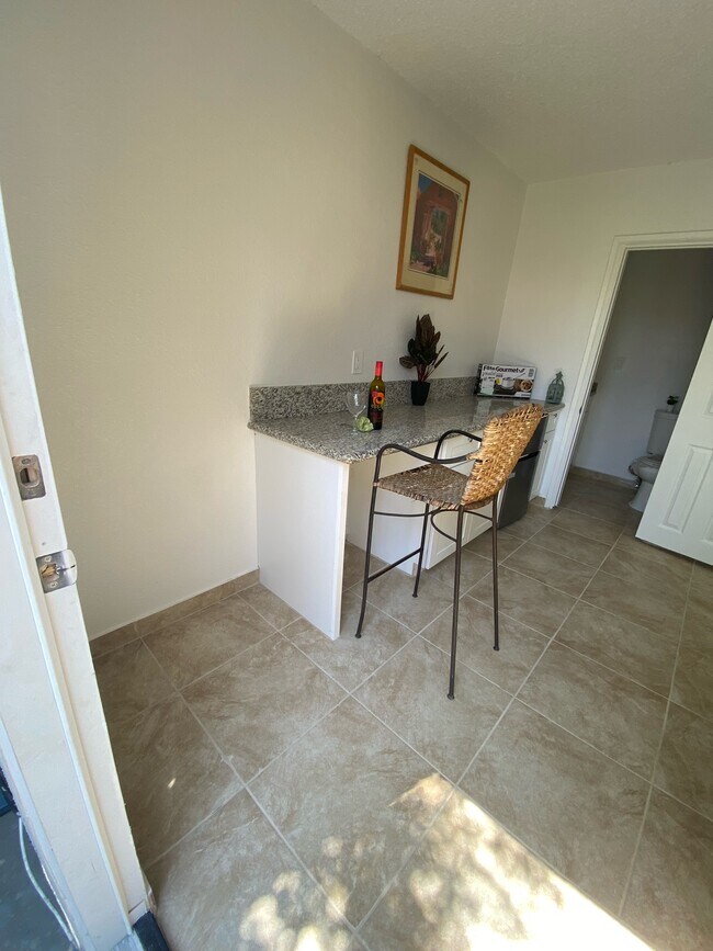 Foto del edificio - 7558 Kester Ave