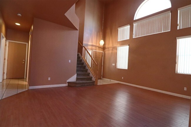 Building Photo - 8812 Sierra Linda Dr