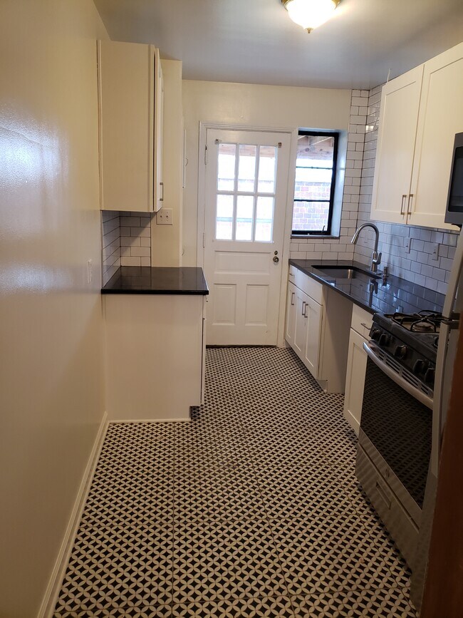 Foto del edificio - 1385 W 6th Ave