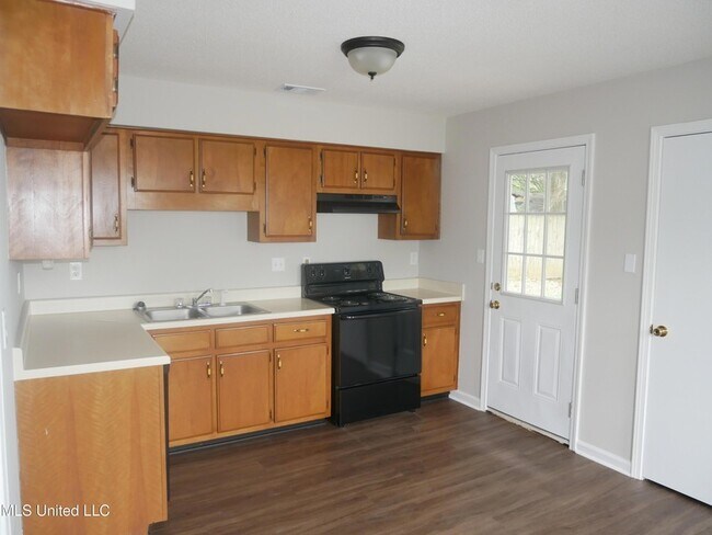 Foto del edificio - 6525 Lynnfield Rd