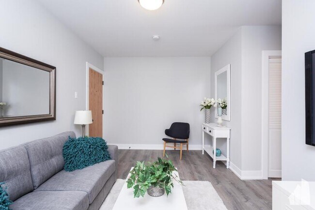 Foto del edificio - 0 bedroom in Chicago IL 60614