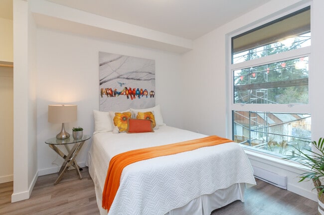 Building Photo - Peatt Commons East