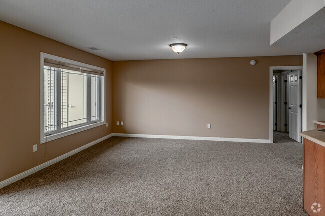 3 habitaciones, 2 baños - 129 metros cuadrados - Sala de estar - Lakewood Terrace-3707