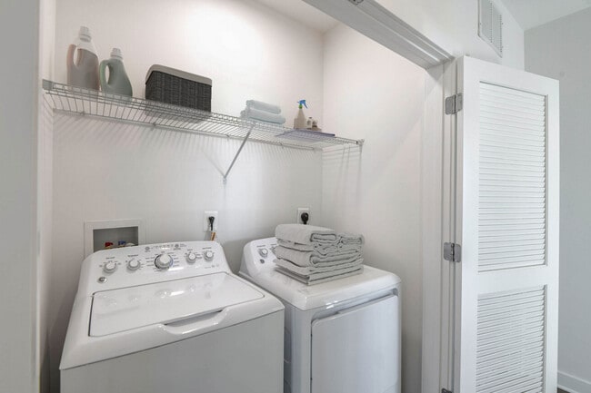 Building Photo - Avanti Luxury Apartments