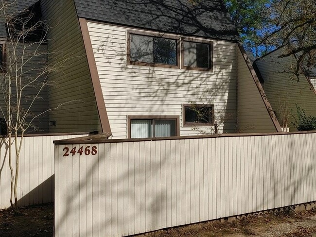Building Photo - 24468 Country Club Dr