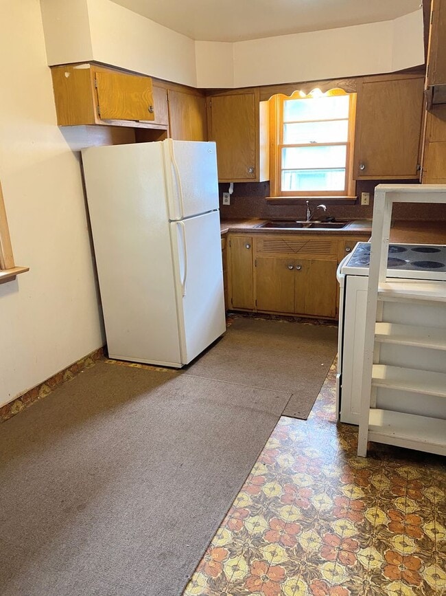 Building Photo - 3 Bed 2 Bath Home with 2 Car Garage