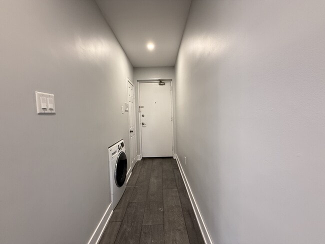 Building Photo - 449 Concession St