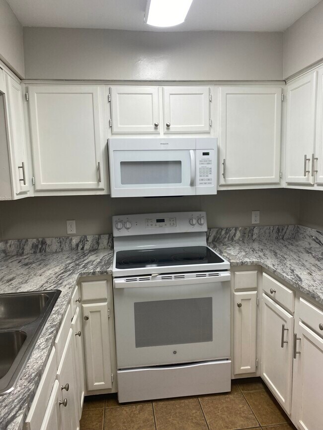 Kitchen - 10128 Vixen Pl