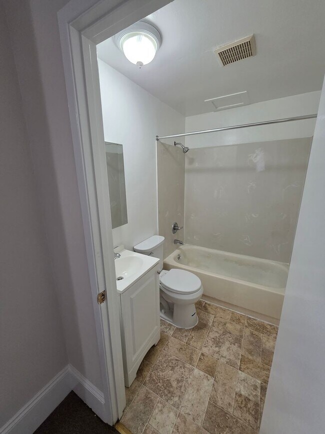 Foto del edificio - 422 E 15th St