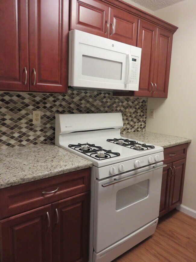 Foto del edificio - 732 Pepperidge Rd