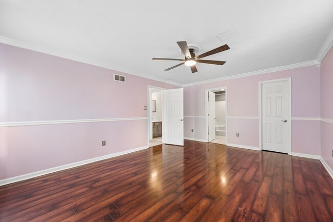 Building Photo - 5562 Sponseller Ct