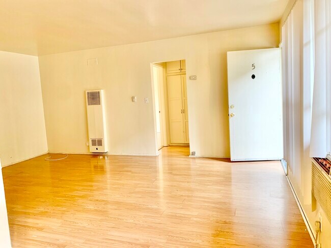 Building Photo - 5757 Willowcrest Ave