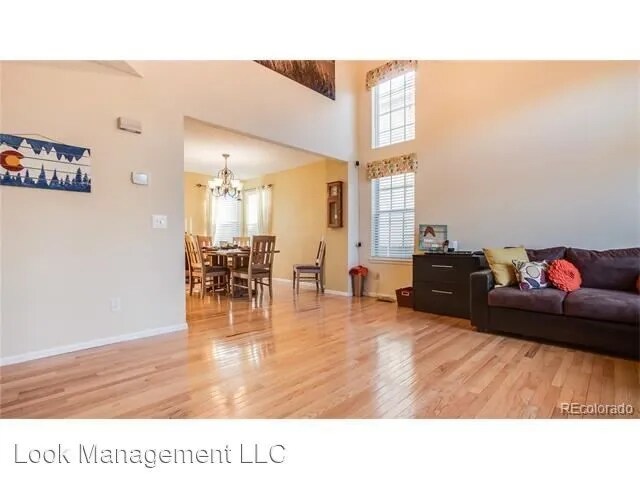 Foto del edificio - 10726 Kimball St