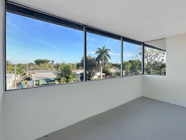 Building Photo - 2190 NE 51st Ct
