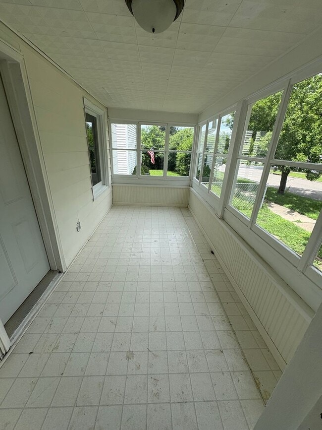 Building Photo - 2 Bedroom single family home