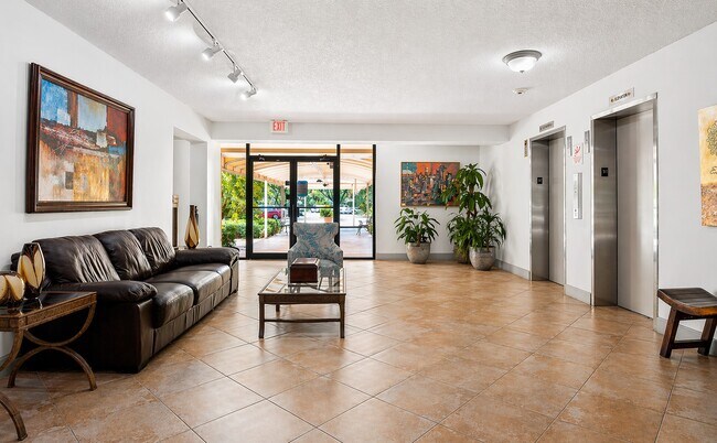 Foto del edificio - 3900 Oaks Clubhouse Dr