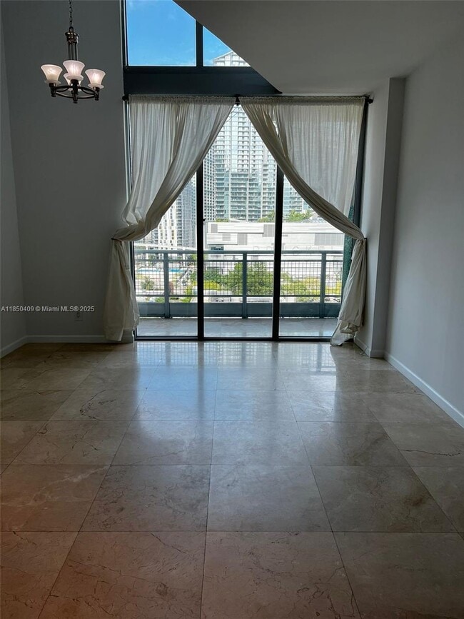 Foto del edificio - 690 SW 1st Ct