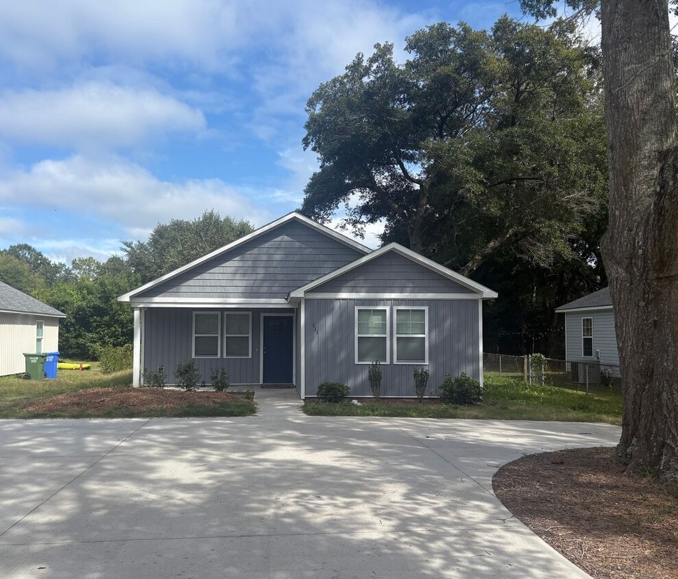 Photo - 111 Avondale Ave 3 Bedroom 2 Bath House Available