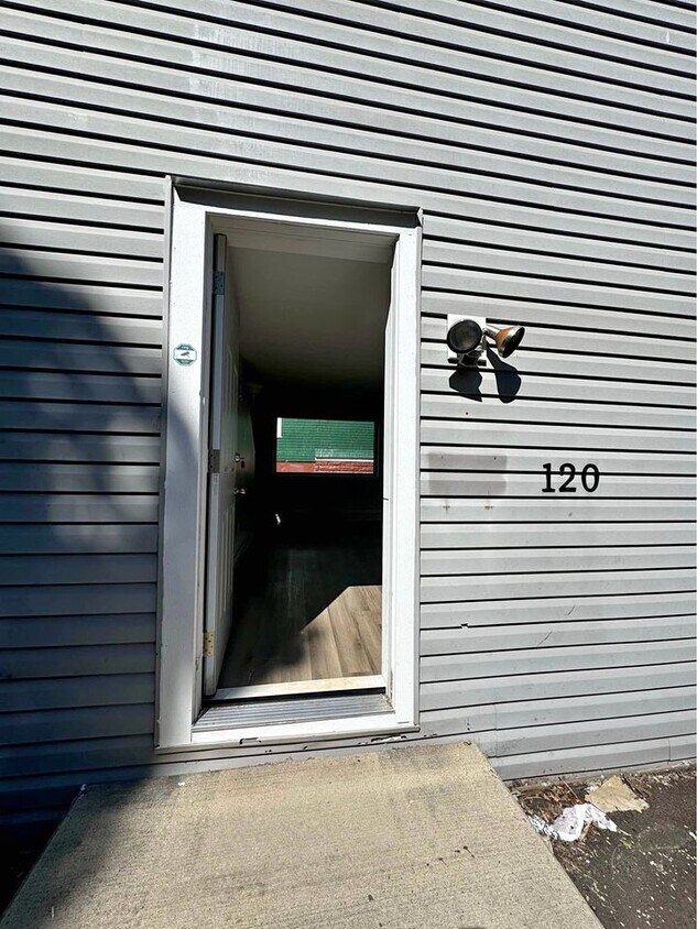 Primary Photo - 120 Steadman St