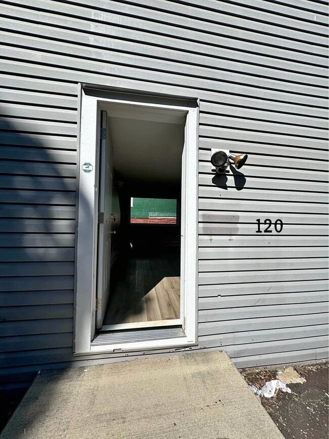 Building Photo - 120 Steadman St