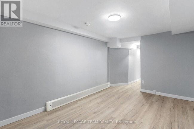 Building Photo - 883-883 Somerset St W
