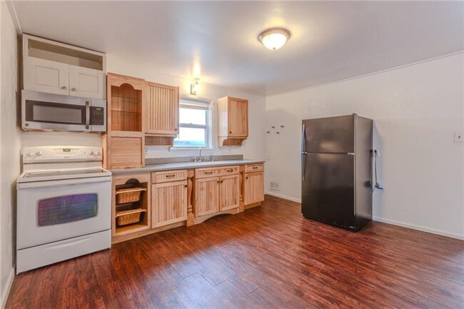 Building Photo - Available NOW 2 Bedroom and 3 Bedroom in T...