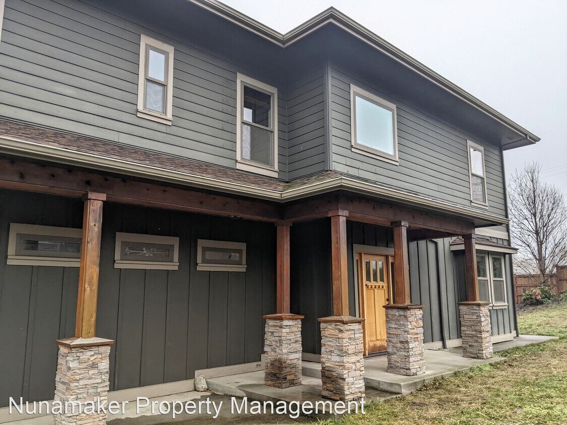 Foto principal - 3 br, 3 bath House - 675 Larch Court