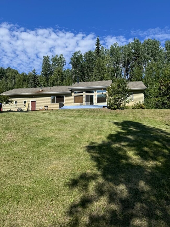 Building Photo - Beautiful 3 Bedroom, 2 bath, 2 Car Garage home off Chena Hills/Chena Ridge