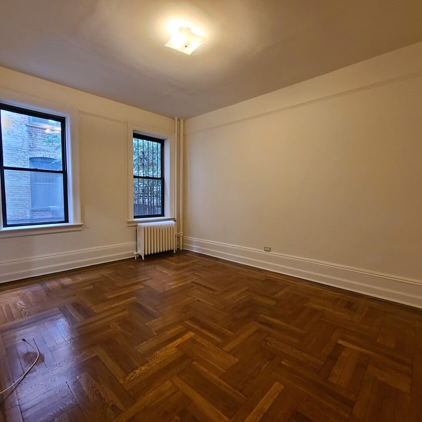 Primary Photo - 290 Potter Pl