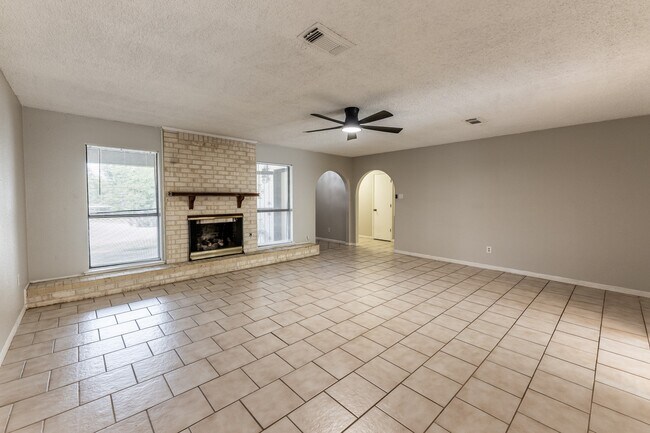 Foto del edificio - 1914 Rosewood Ln