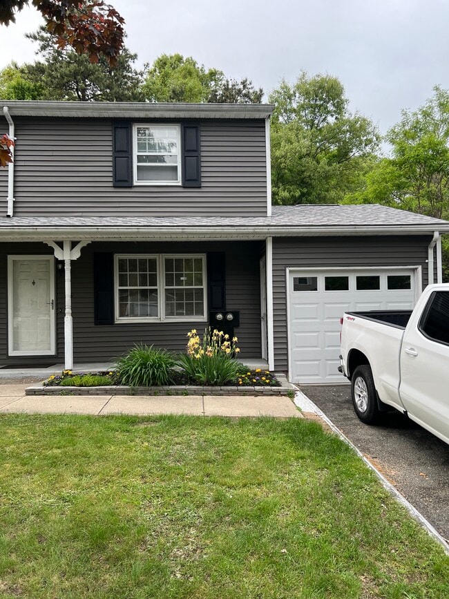 Photo - 56 Kamuda St Townhome