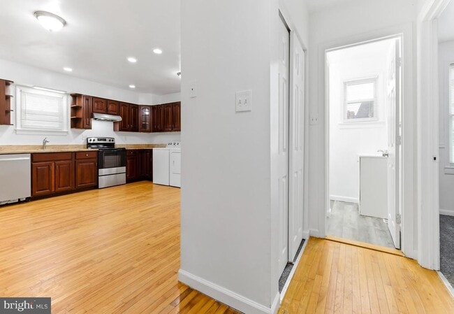 Building Photo - 107 River Rd Dr