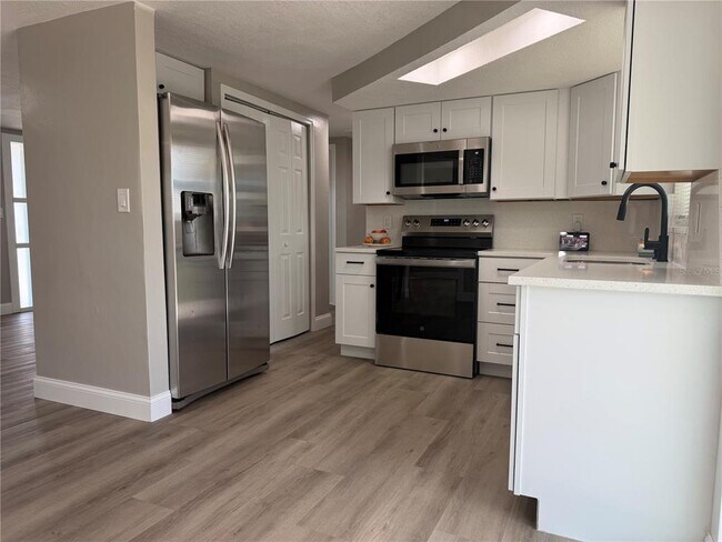 Foto del edificio - 7220 Fox Hollow Dr