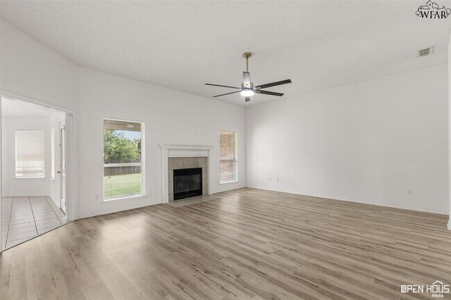 Foto del edificio - 6017 Sandy Hill Blvd