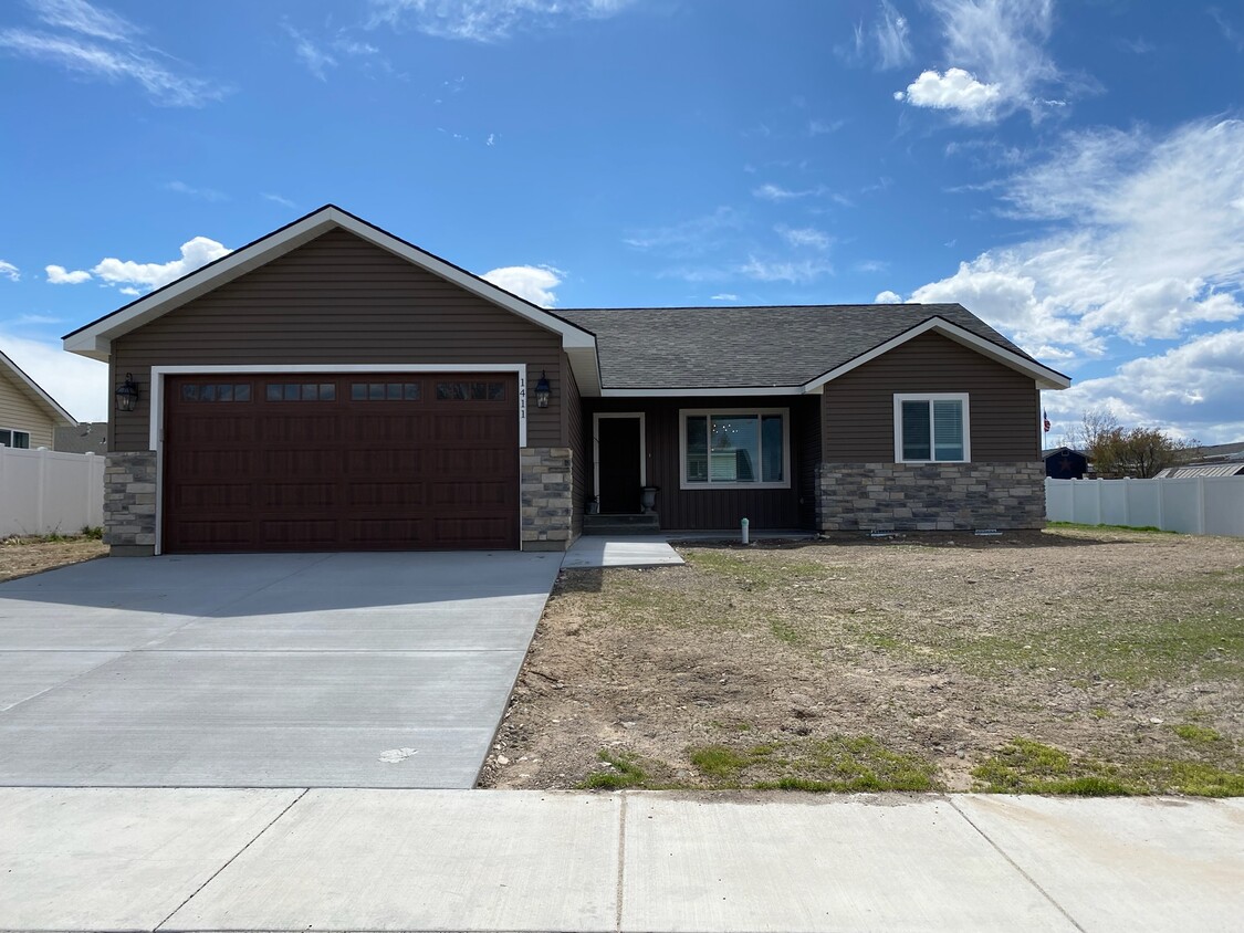 Primary Photo - 1411 Saddle Dr