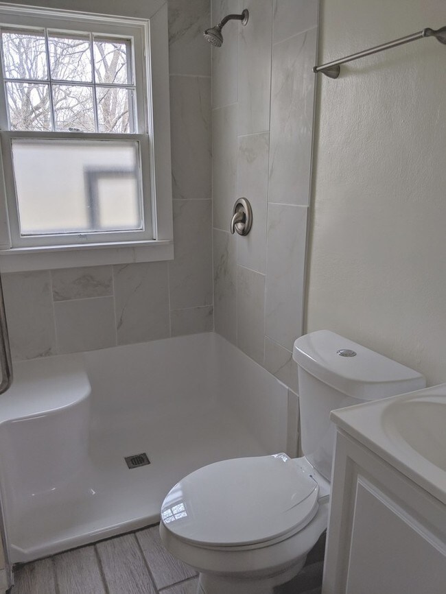 Building Photo - Updated, 2BR Carillon Bungalow, near UD!