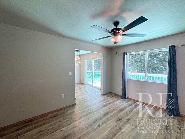 Building Photo - 2090 NE Green Glen Ln