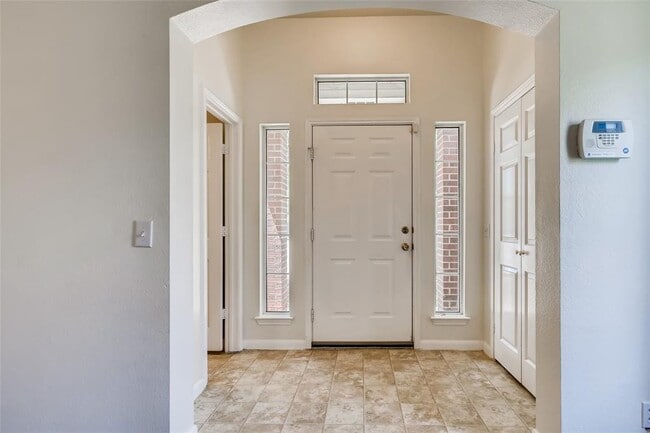 Building Photo - 541 Zebra Dr