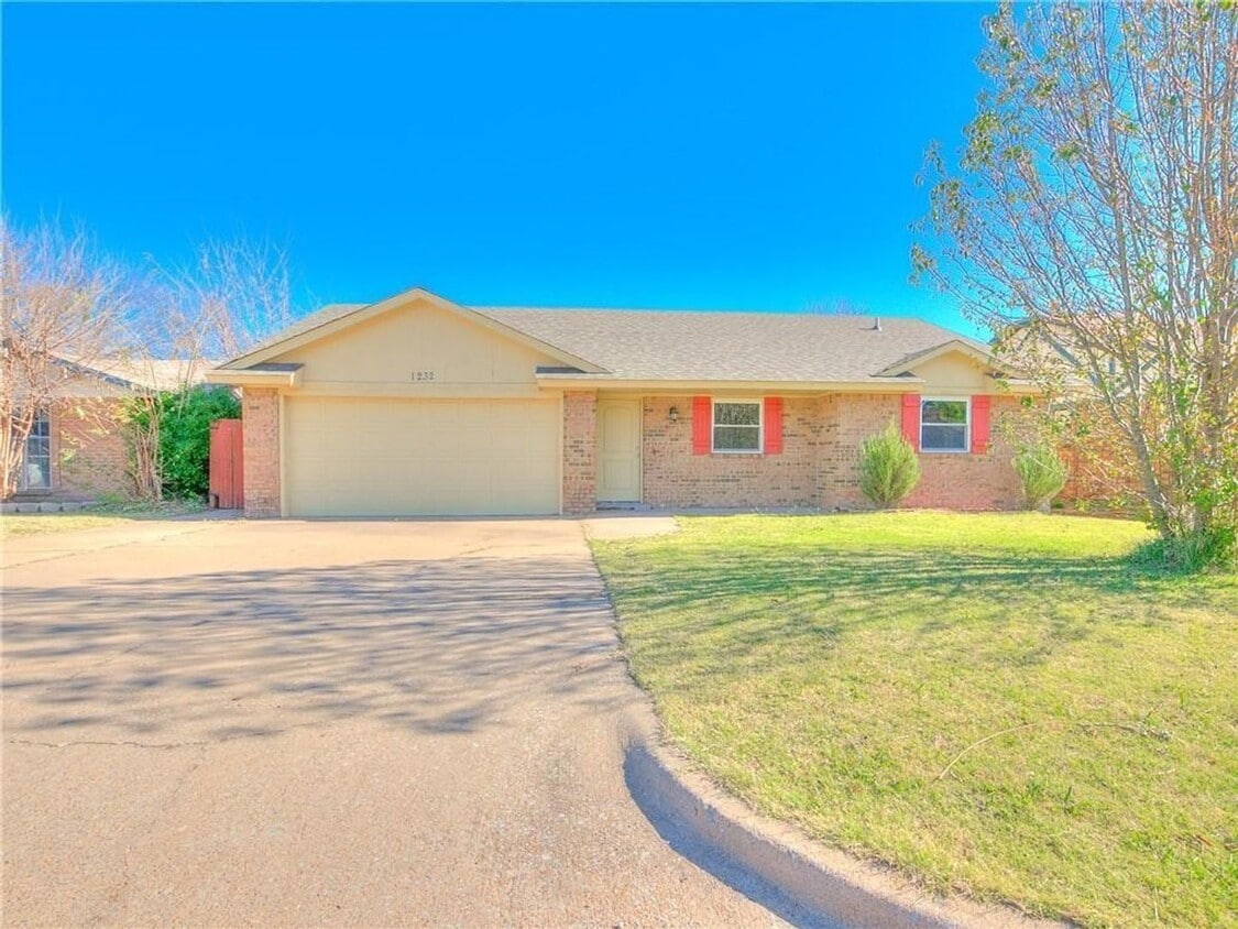 Primary Photo - Great Home, Great Schools, & Conveniently ...