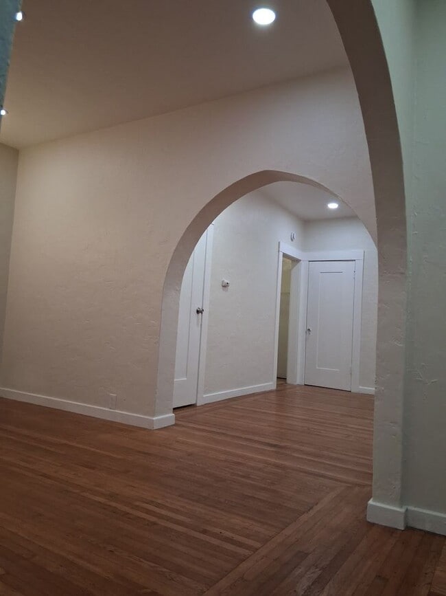 Photo - 522-526 33rd Street Apartment