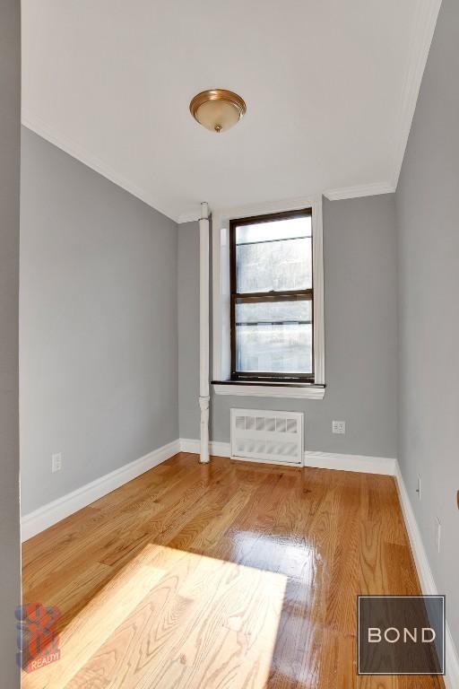 Building Photo - 424 E 9th St