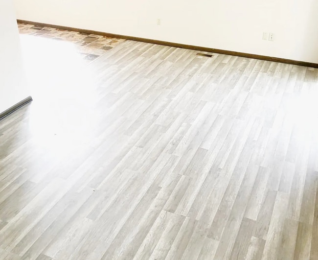 Building Photo - 1218 Trailwood N