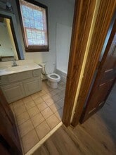 Building Photo - 905 N Main St